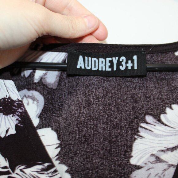 Audrey 3 +1 Floral Romper Size Medium - Picture 8 of 10